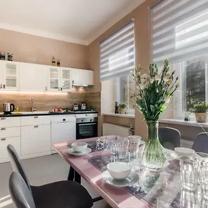 With Sunny Garden By Michal&friends Apartament Praga